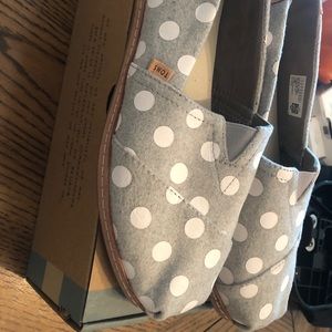 TOMS Women Size 7